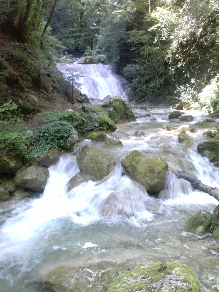 Au gré d’un parcours de vie singulier, je me suis formée aux arts énergétiques depuis bientôt 15 ans ainsi qu’à différentes techniques de massages. 
 Je vous reçois pour un soutien ponctuel
ou dans le cadre d’un accompagnement régulier pour une transformation plus profonde. 
